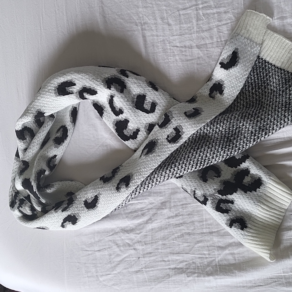 Double-sided knit scarf